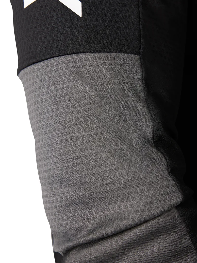 Fox Defend Long Sleeve MTB Jersey in Black-4