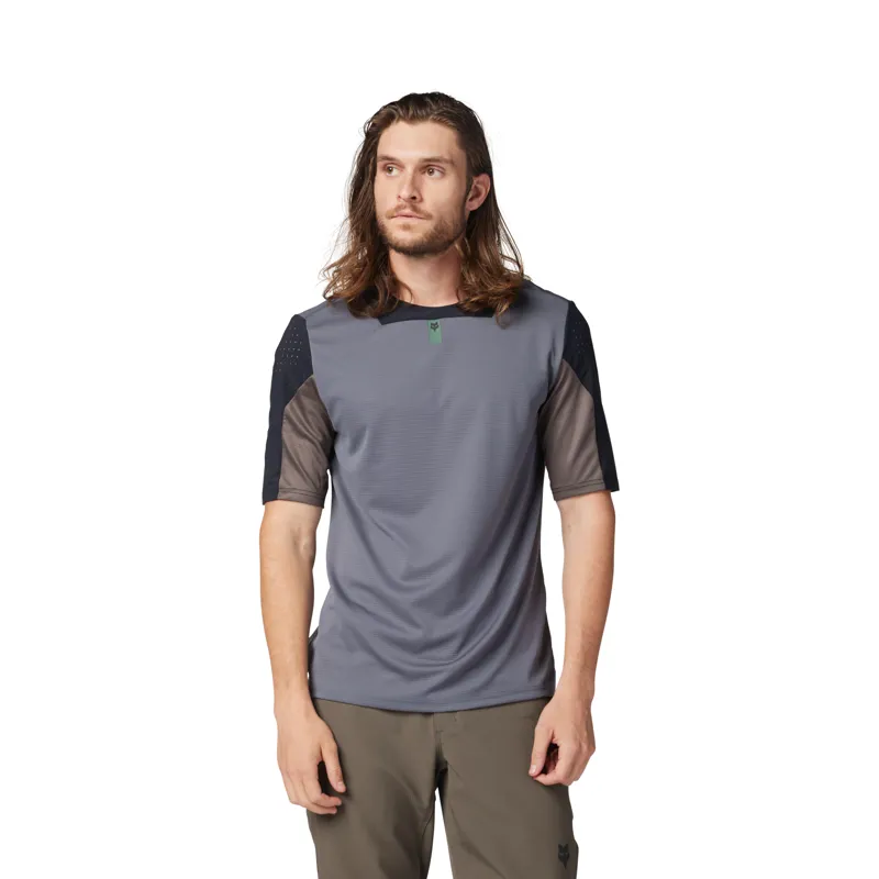 Fox Defend Short Sleeve Mountain Bike Jersey in Graphite-1