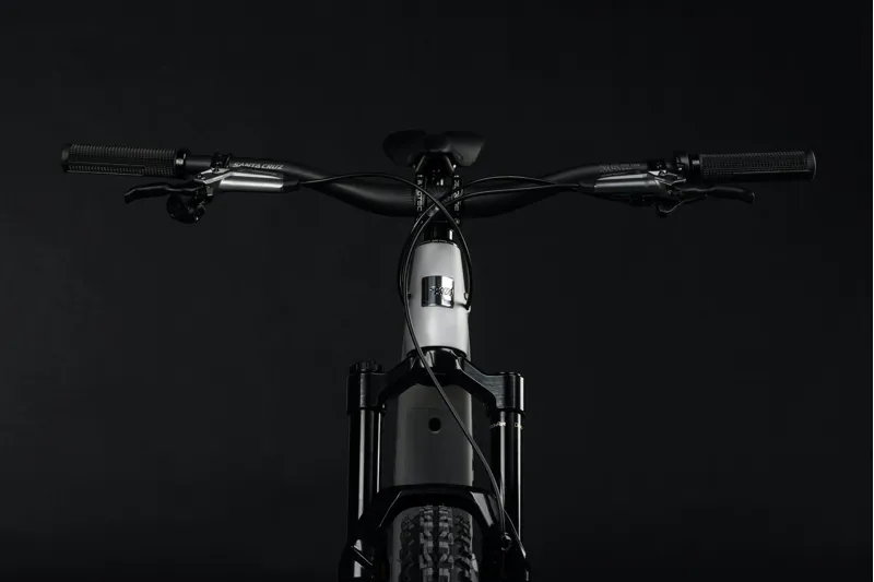 Santa Cruz Heckler SL Electric Bike - C R Model 2024 in Matte Silver-1