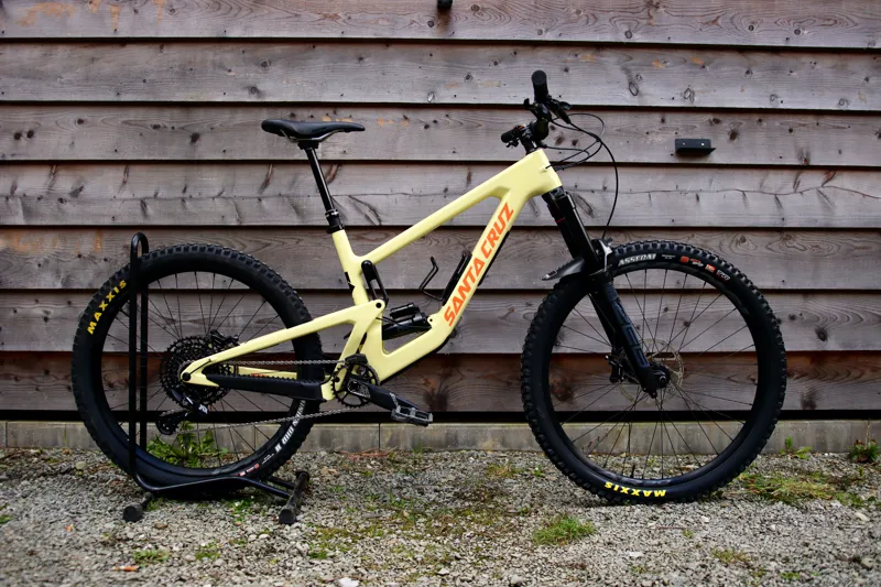 Current Demo Bike - Santa Cruz Nomad C R Model 2024 - Large in Yellow-1