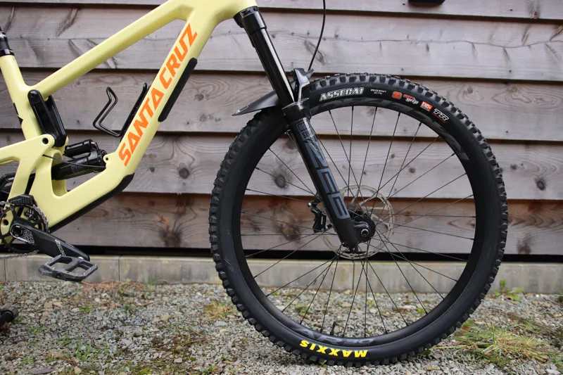 Current Demo Bike - Santa Cruz Nomad C R Model 2024 - Large in Yellow-4