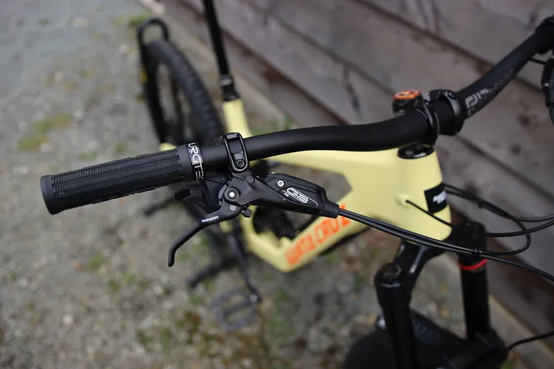 Current Demo Bike - Santa Cruz Nomad C R Model 2024 - Large in Yellow-5