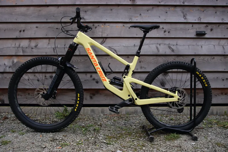Current Demo Bike - Santa Cruz Nomad C R Model 2024 - Large in Yellow-8