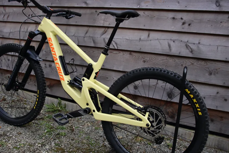 Current Demo Bike - Santa Cruz Nomad C R Model 2024 - Large in Yellow-9