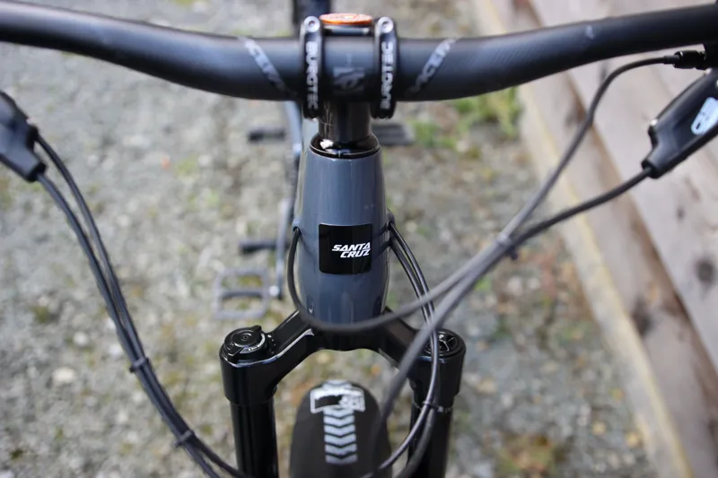 Current Demo Bike - Santa Cruz Hightower C R 2024 Large in Ocean Blue-6