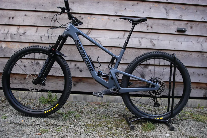 Current Demo Bike - Santa Cruz Hightower C R 2024 Large in Ocean Blue-9