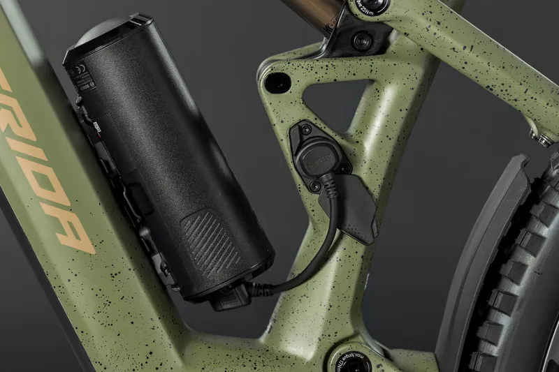 Merida eOne-Sixty SL 8000 Electric Bike 2025 in Glossy Guarded Gold-2