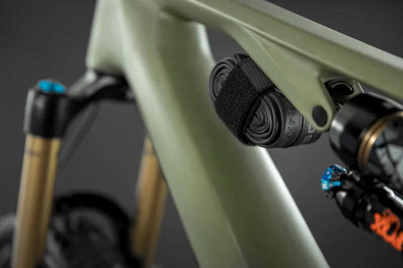 Merida eOne-Sixty SL 8000 Electric Bike 2025 in Glossy Guarded Gold-6