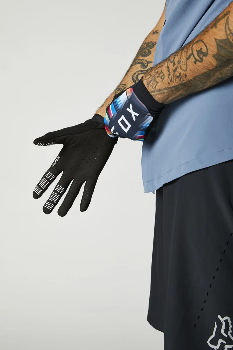 Fox Flexair Glove - Black - Staff Favourite-1