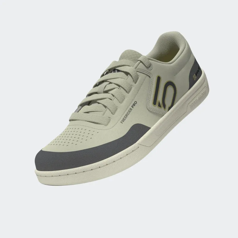 Five Ten Freerider Pro Mountain Bike Flat Shoe in Putty Grey / Carbon-13