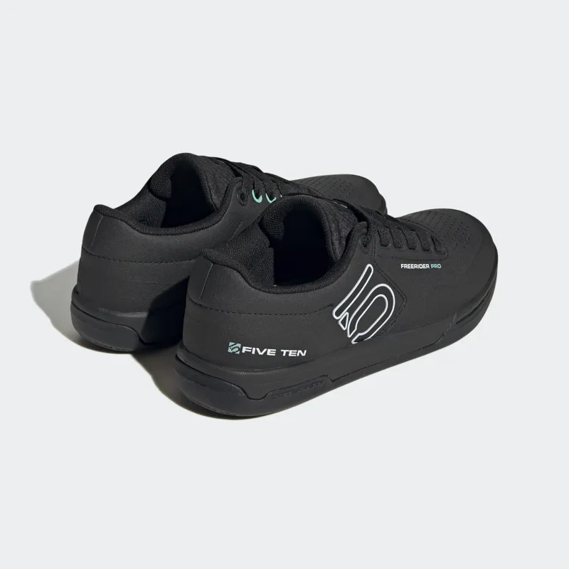 Five Ten Womens Freerider Pro Mountain Bike Flat Shoe in Black / White-6