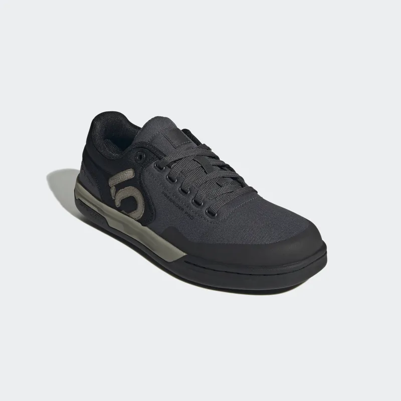 5.10 Freerider Pro Canvas Mountain Bike Flat Shoes in Core Black / Oat-5
