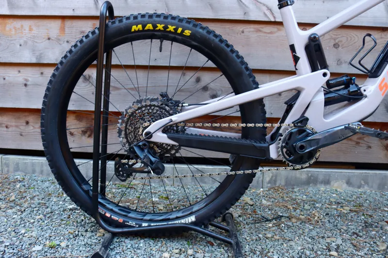 Ex-Demo Bike - Santa Cruz Nomad 6 - S Model 2023 - Gypsum Large-2