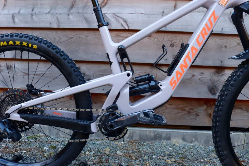 Ex-Demo Bike - Santa Cruz Nomad 6 - S Model 2023 - Gypsum Large-4