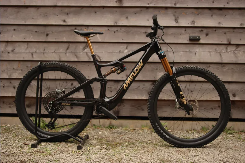 Premium Demo Bike Amflow PL Carbon Pro Model - DJI - Medium Black-1