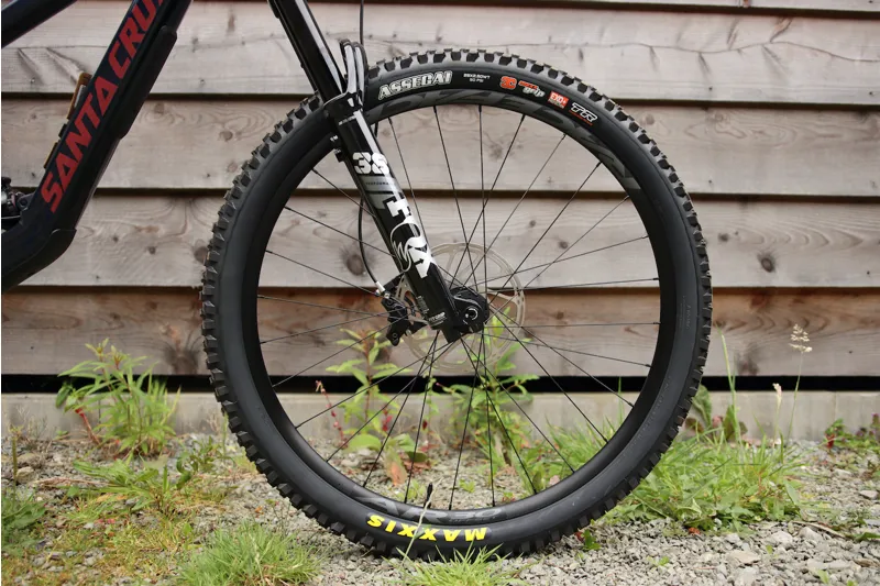 Current Demo Bike - Santa Cruz Nomad C S - 2024 in Gloss Blue in Large-4