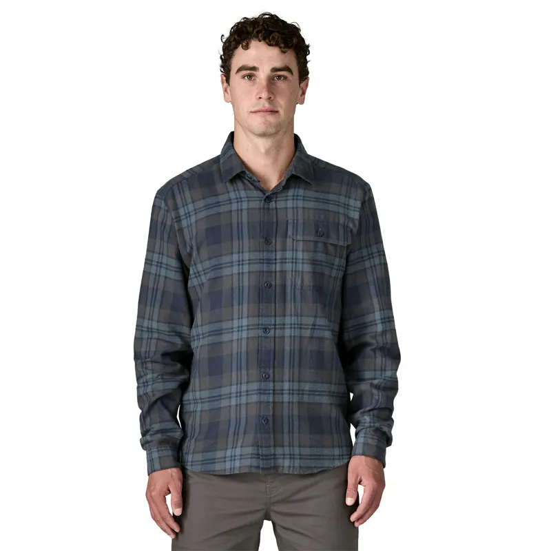 Patagonia Long Sleeve Lightweight Fjord Flannel Shirt in Smolder Blue-1