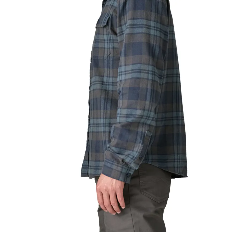 Patagonia Long Sleeve Lightweight Fjord Flannel Shirt in Smolder Blue-3