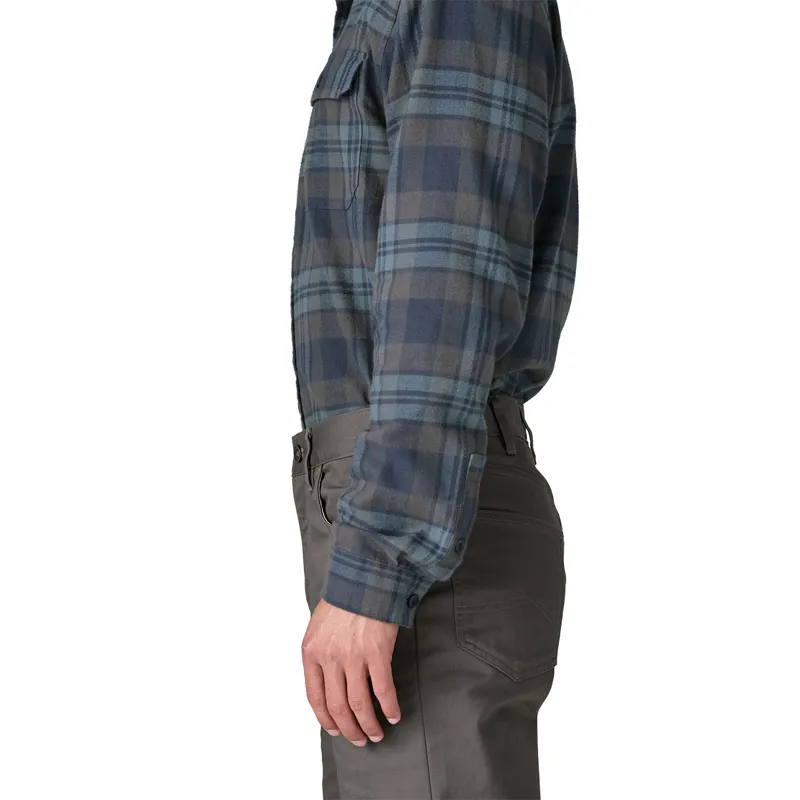 Patagonia Long Sleeve Lightweight Fjord Flannel Shirt in Smolder Blue-4