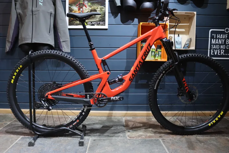 Current Demo Bike Santa Cruz Hightower C R Model 2021 Ember