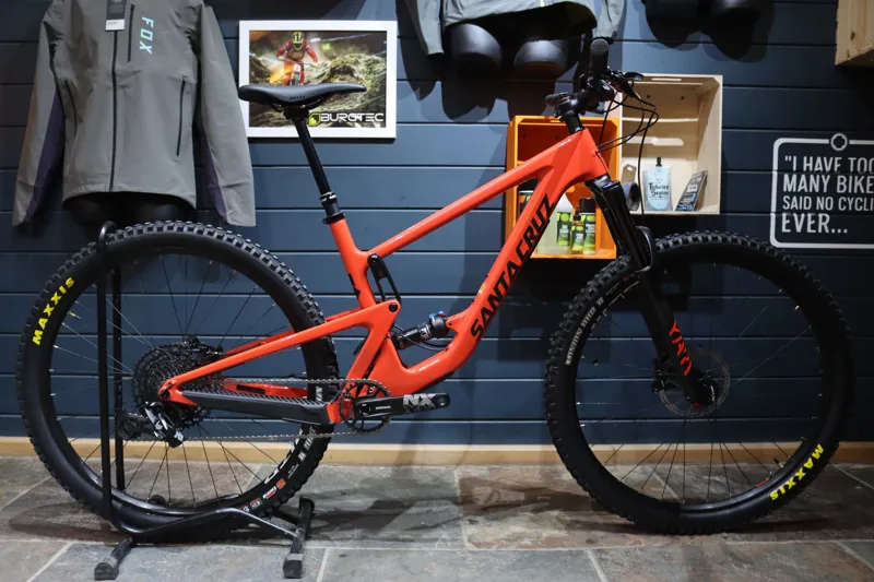 Current Demo Bike Santa Cruz Hightower C R Model 2021 Ember