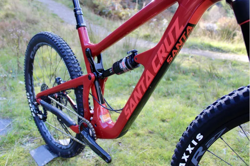 Ex-Demo // Santa Cruz Hightower - C - S Model - 29 2017 Srir / Red L-1