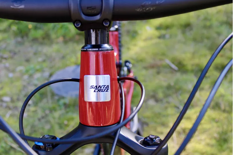 Ex-Demo // Santa Cruz Hightower - C - S Model - 29 2017 Srir / Red L-8