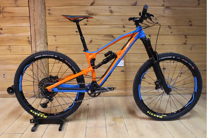 Ex-Demo Bike // Nukeproof Mega - 275 - Pro - Blue/Orange