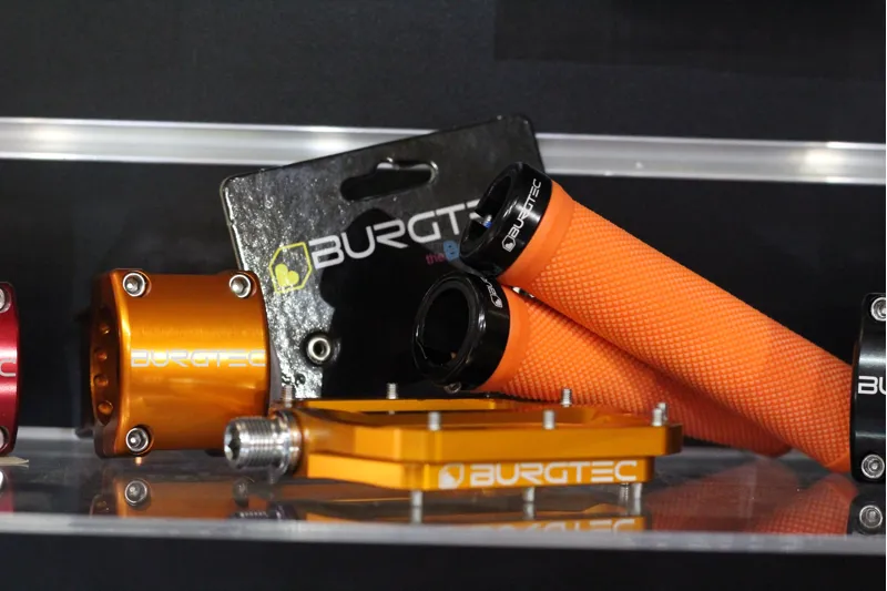 Burgtec Bartender Grip - Lock on - Iron Bro-1