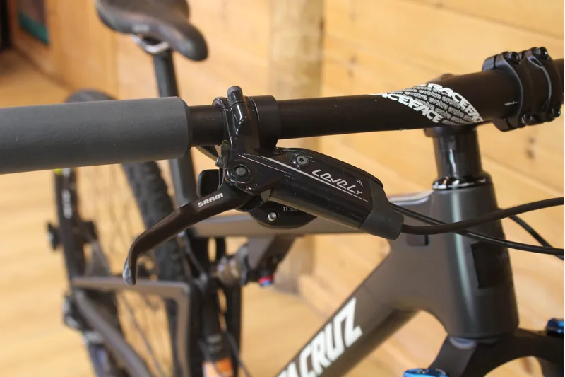 Ex-Demo Bike // Santa Cruz Blur 3 - Large - R Model - Matte Black-9