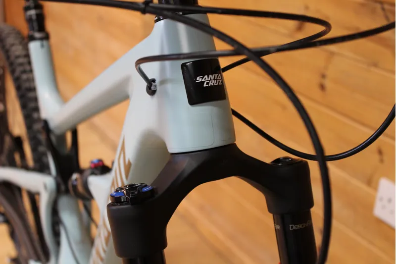 Ex-Demo Bike // Santa Cruz Hightower LT 19 - C-R - Sky Blue - Med-5