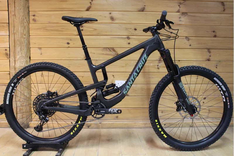 Current Demo Bike Santa Cruz Nomad 19 C R Model Black Med