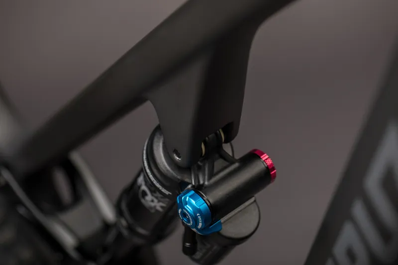 Santa Cruz 5010 - C - 2019 - S Model - Matte Carbon and Silver-4