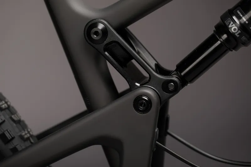 Santa Cruz 5010 - C - 2019 - S Model - Matte Carbon and Silver-3