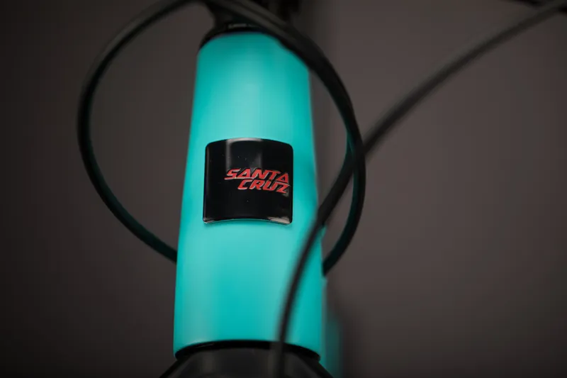 Santa Cruz Bronson - C - 2019 - R Model - Industry Blue and Gold-2