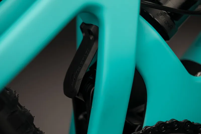 Santa Cruz Bronson - C - 2019 - R Model - Industry Blue and Gold-5