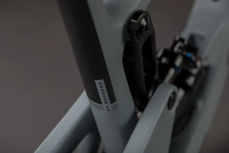 Santa Cruz Bronson - C - 2019 - R Model - Primer Grey and Silver-4