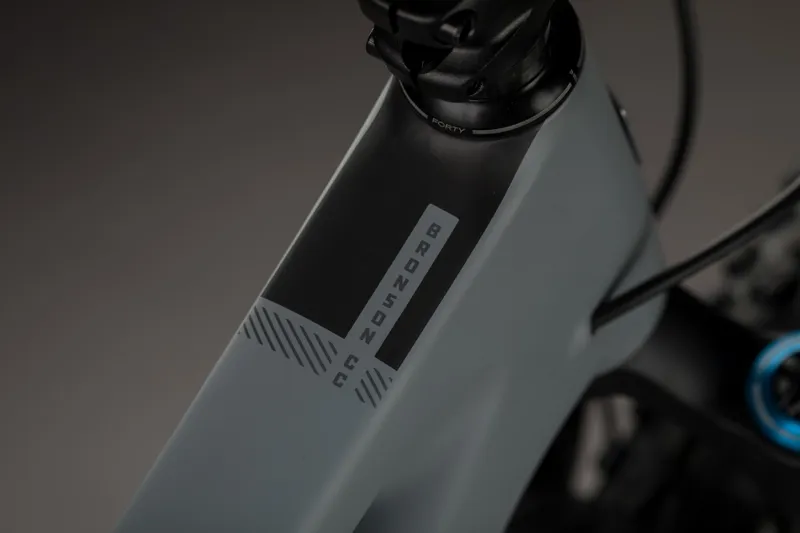 Santa Cruz Bronson - C - 2019 - R Model - Primer Grey and Silver-5