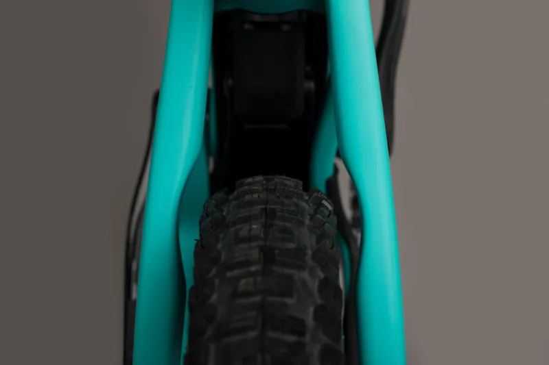 Santa Cruz Bronson - C - 2019 - R Model - Industry Blue and Gold-8