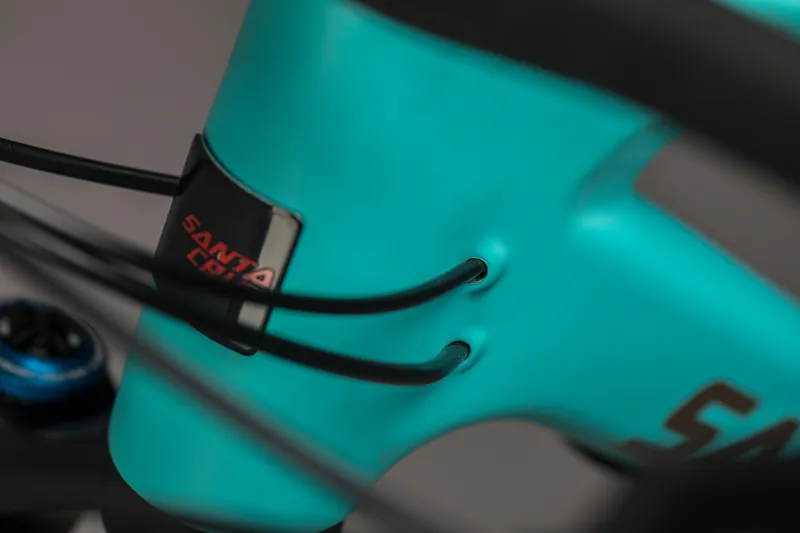 Santa Cruz Bronson - C - 2019 - R Model - Industry Blue and Gold-9