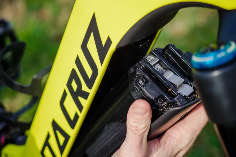 Santa Cruz Heckler - CC - R Model - Yellow / Black - Electric Bike-12