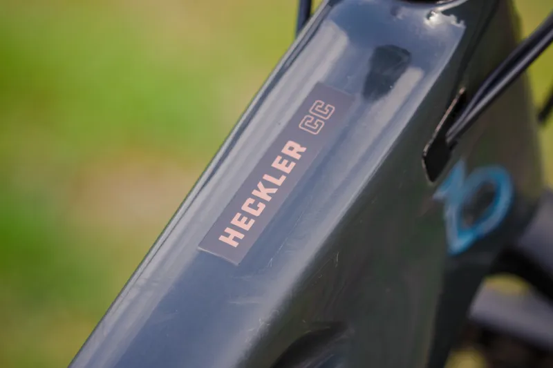 Santa Cruz Heckler - CC - R Model - Black Out - Electric Bike-10