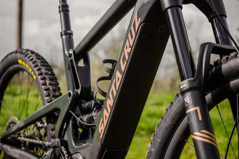 Santa Cruz Heckler - CC - R Model - Black Out - Electric Bike-2