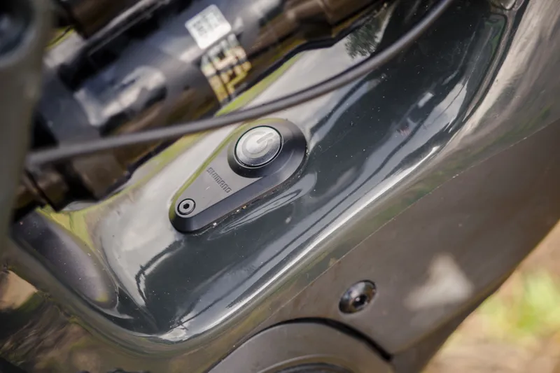 Santa Cruz Heckler - CC - R Model - Black Out - Electric Bike-3