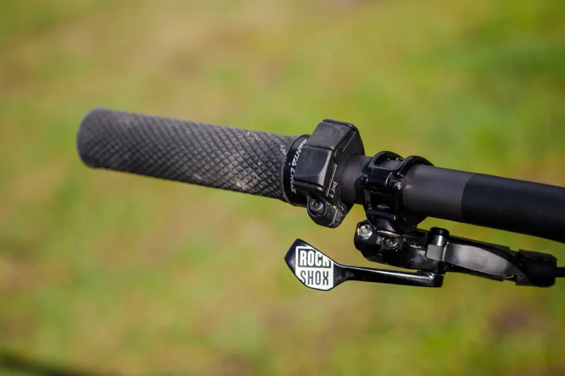 Santa Cruz Heckler - CC - R Model - Black Out - Electric Bike-7