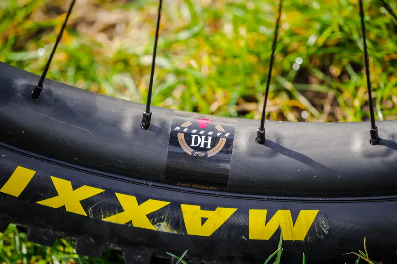 Santa Cruz Heckler - CC - R Model - Black Out - Electric Bike-4