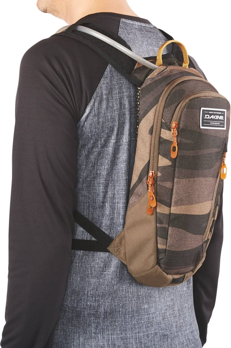Dakine Shuttle 6L Pack - Field Camo-3