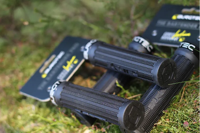 Burgtec Bartender Pro Greg - Minnaar Signature Grip - Lock On - Black-4